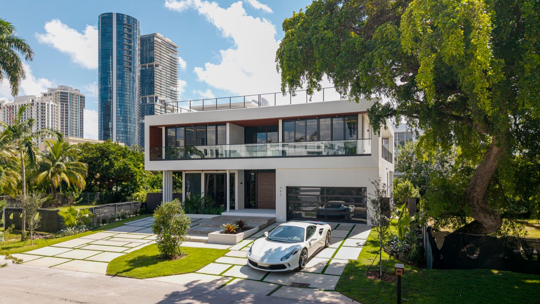 Residência de construção nova em Sunny Isles Beach, Flórida